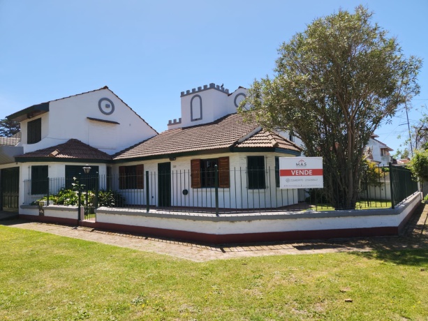 Alice y Benito Juarez, ., Mar del Plata 7600, ,3 BathroomsBathrooms,Casa,En Venta,Alice y Benito Juarez,1028